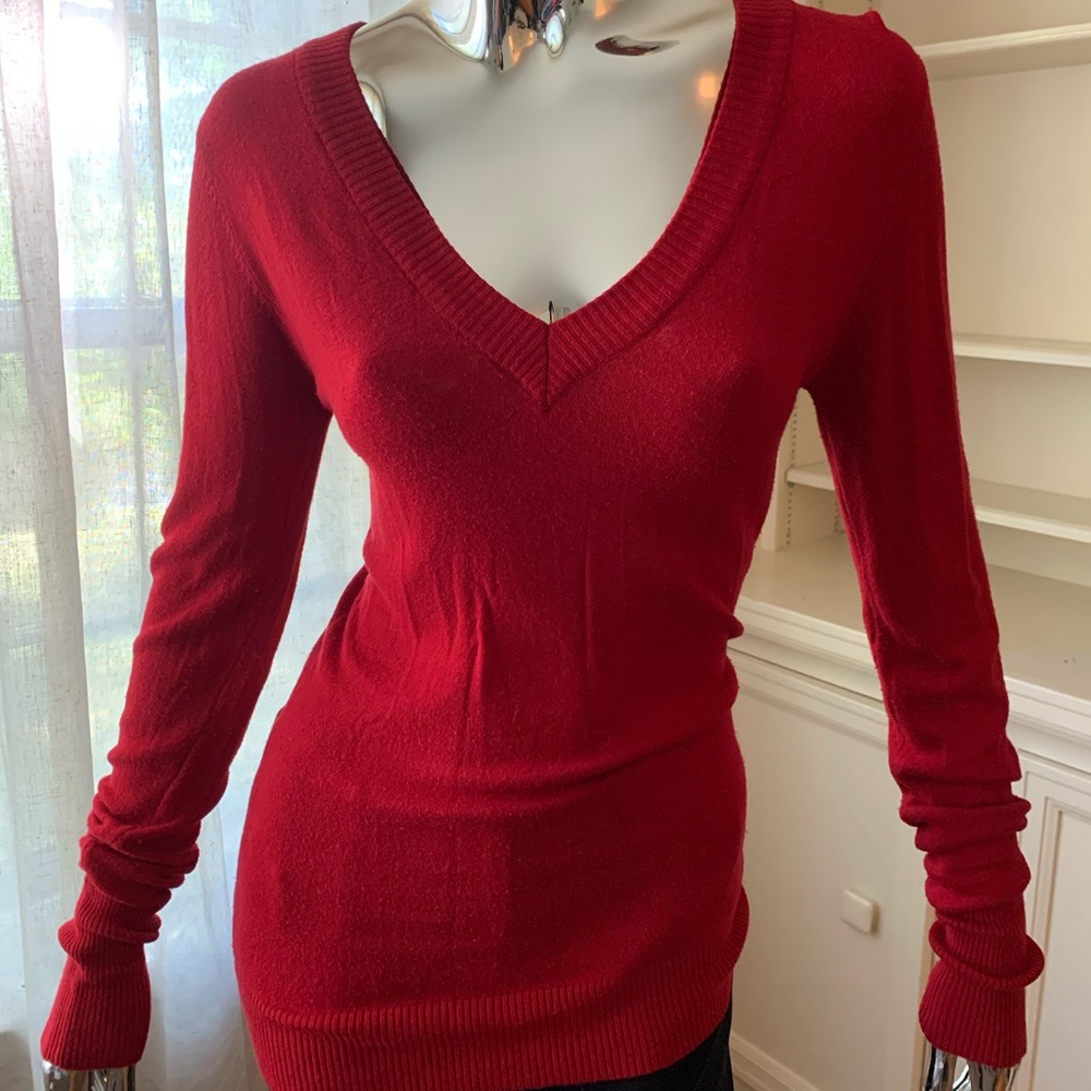 Red long sleeve V-neck sweater top